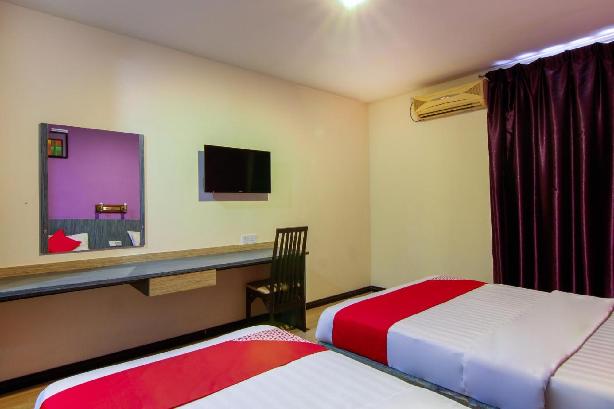 OYO 43930 Hotel Esplanade SDK Exterior foto